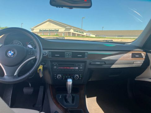 Used 2010 BMW 328i Sedan RWD image 28