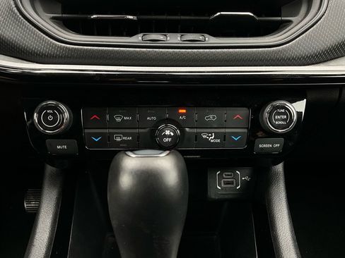 Used 2025 Jeep Compass Trailhawk w/ Trailer Tow Group image 27