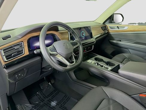 Used 2024 Volkswagen Atlas SE image 9
