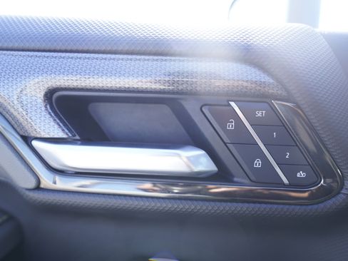 Used 2025 Chevrolet Silverado 2500 ZR2 w/ Technology Package image 34