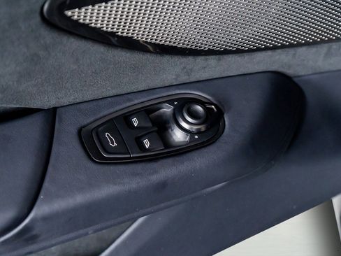 Used 2025 Aston Martin V8 Vantage Coupe image 39