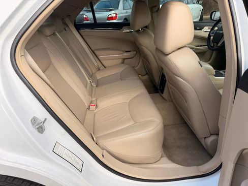 Used 2012 Chrysler 300 Limited image 18