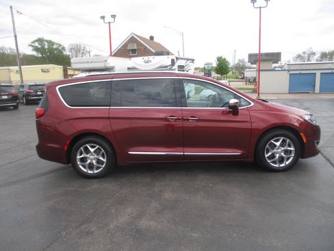 Used 2019 Chrysler Pacifica Limited FWD image 6