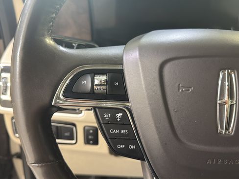 Used 2019 Lincoln Navigator L Select RWD image 13