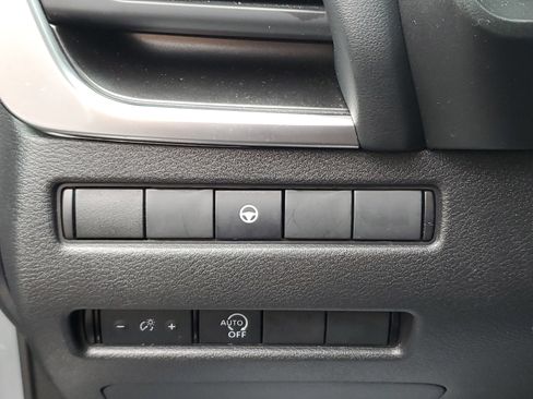 Used 2023 Nissan Rogue SV image 25