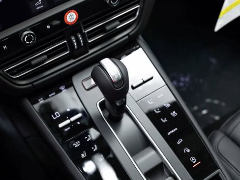 Certified 2025 Porsche Macan Turbo image 21