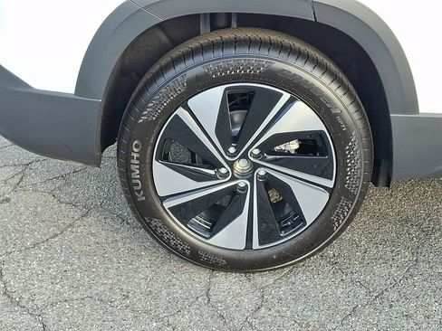 New 2026 Volkswagen Taos SE AWD/4WD image 5