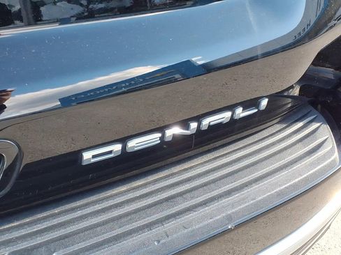 Used 2022 GMC Yukon XL Denali image 7