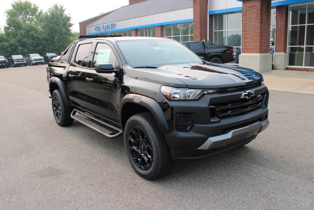 New 2026 Chevrolet Colorado Trail Boss w/ Midnight Edition AWD/4WD image 4