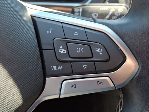 Certified 2023 Volkswagen Tiguan SE R-Line AWD/4WD image 23