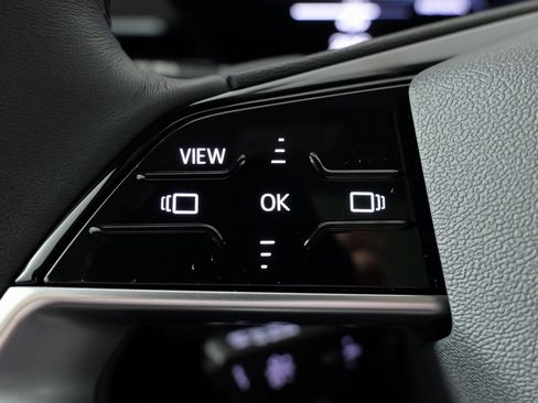 Used 2025 Audi Q6 e-tron Premium image 49