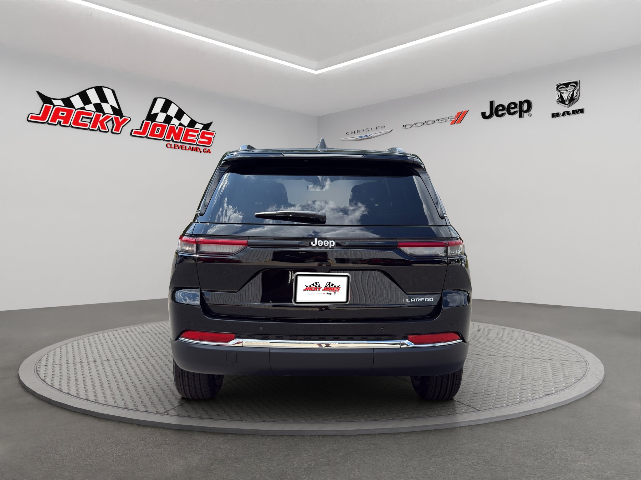 New 2027 Jeep Grand Cherokee Laredo X RWD image 7