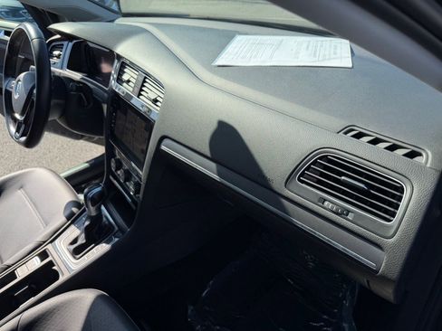 Used 2019 Volkswagen e-Golf SEL Premium image 31