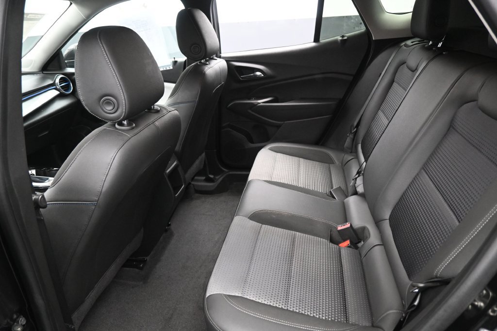 Used 2024 Chevrolet Trax LT FWD image 24