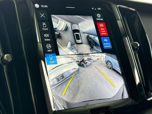Certified 2025 Volvo XC60 B5 Plus AWD/4WD image 19