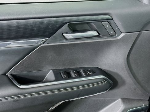 Used 2025 GMC Acadia Elevation image 15