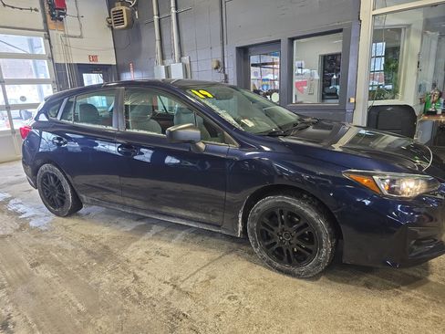 Used 2019 Subaru Impreza 2.0i image 2
