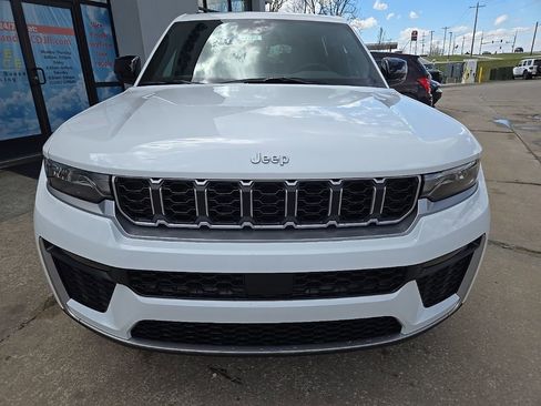 New 2026 Jeep Grand Cherokee Limited AWD/4WD image 18