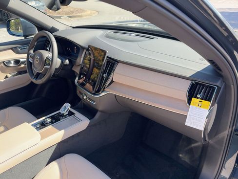 Used 2026 Volvo XC90 B6 Plus w/ Protection Package image 31