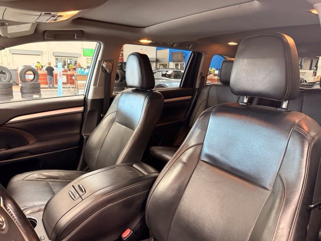 Used 2017 Toyota Highlander XLE w/ Protection Package #3 AWD/4WD image 6