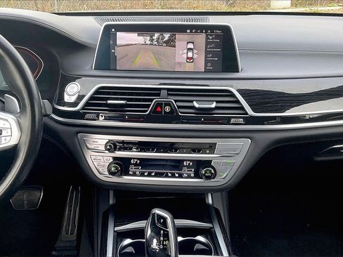 Used 2022 BMW 750i xDrive w/ Executive Package image 6