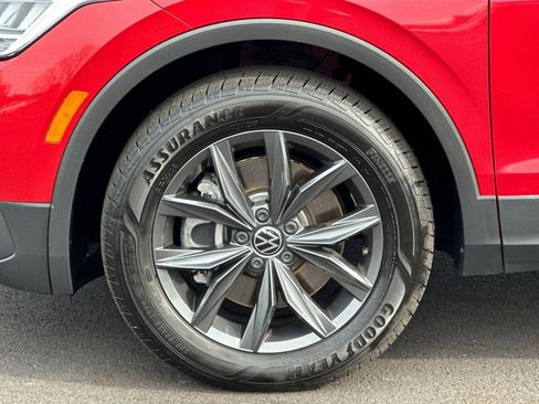 Used 2022 Volkswagen Tiguan SE w/ Panoramic Sunroof Package image 24