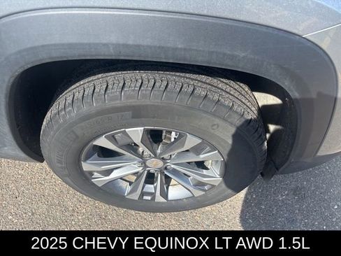 Used 2025 Chevrolet Equinox LT image 23