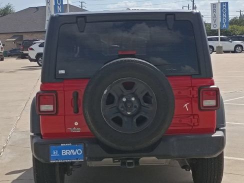 Used 2018 Jeep Wrangler Unlimited Sport AWD/4WD image 8