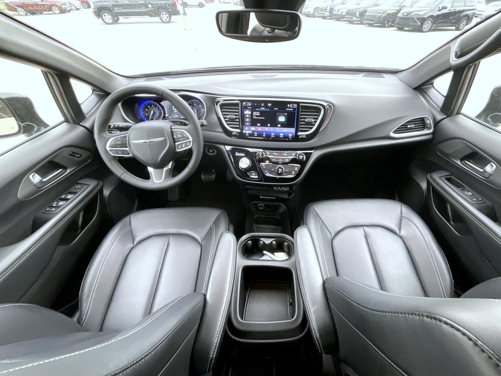 Used 2025 Chrysler Pacifica Select FWD image 18