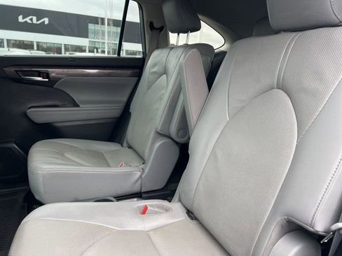 Used 2021 Toyota Highlander Limited image 34
