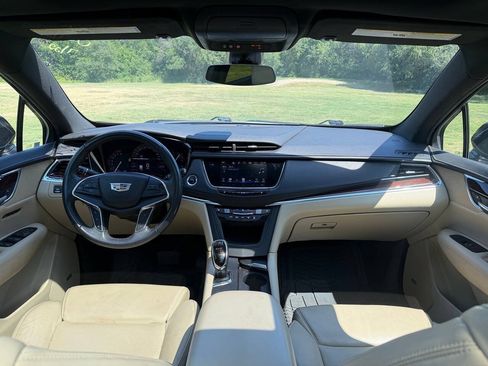 Used 2017 Cadillac XT5 Luxury w/ Driver Awareness Package FWD image 11