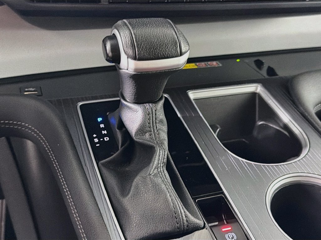 Used 2025 Toyota Sienna XLE FWD image 21