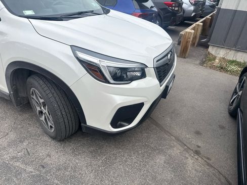 Used 2021 Subaru Forester Premium image 3