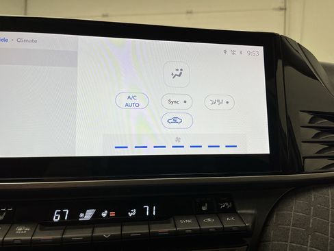 Used 2025 Toyota Camry XLE image 19