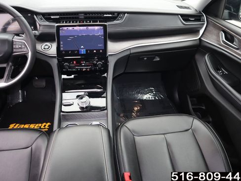 Used 2024 Jeep Grand Cherokee Limited w/ Black Appearance Package image 19