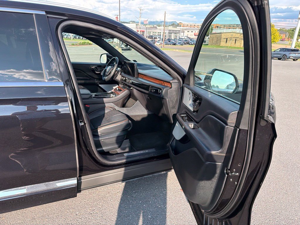Certified 2025 Lincoln Aviator Black Label AWD/4WD image 26