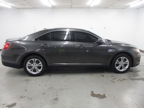 Used 2017 Ford Taurus SE FWD image 8