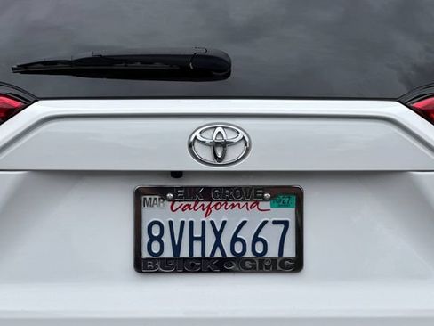 Used 2021 Toyota RAV4 LE AWD/4WD image 46