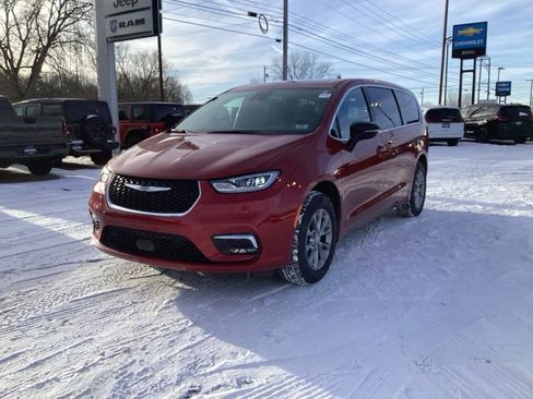 New 2026 Chrysler Pacifica Limited image 3