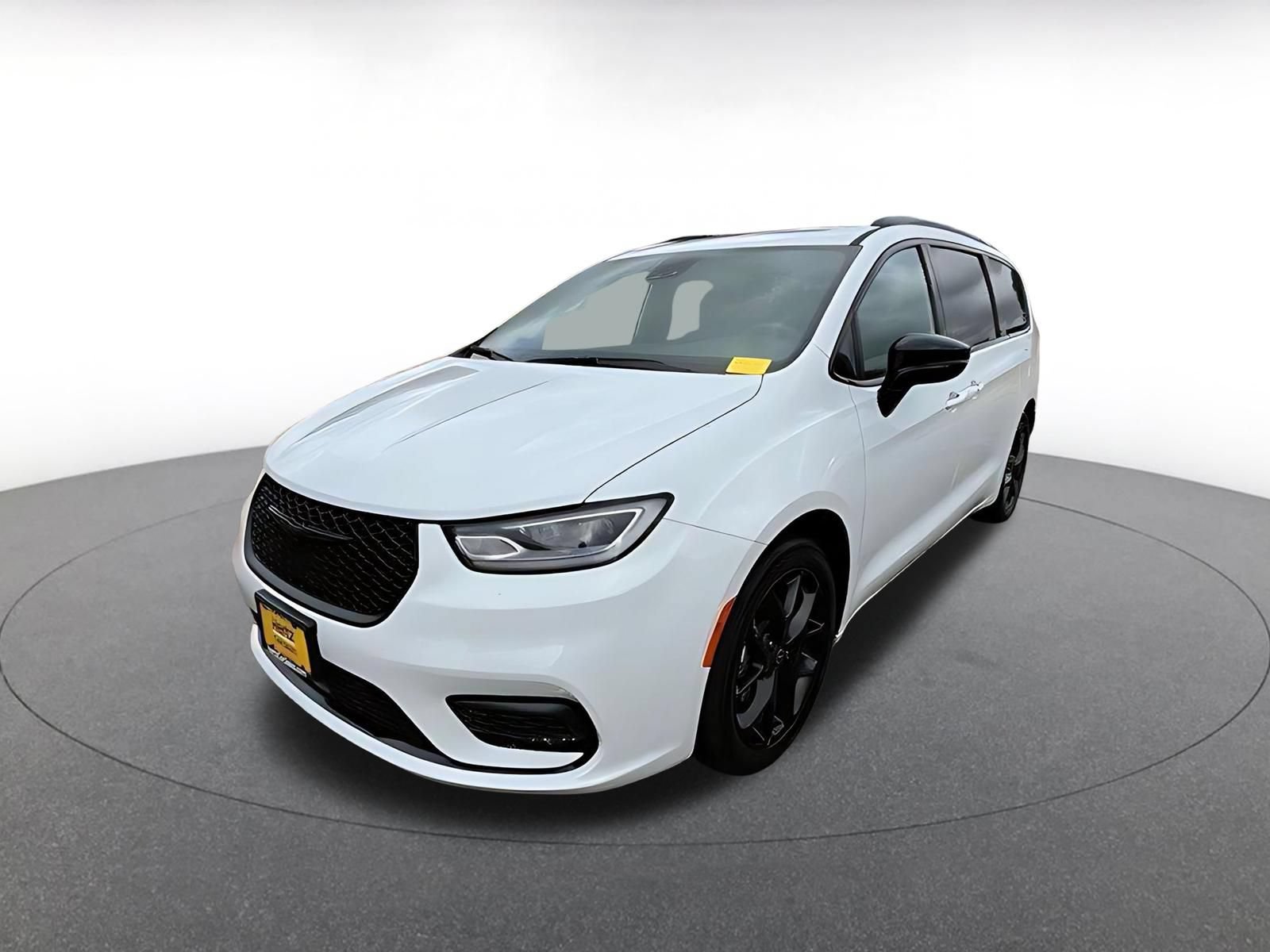 Used 2025 Chrysler Pacifica Limited FWD image 3