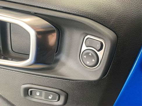 Used 2025 Jeep Wrangler Sport S image 31