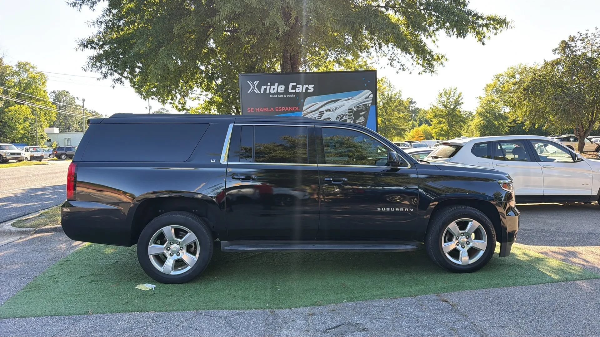 Used 2015 Chevrolet Suburban LT RWD image 7