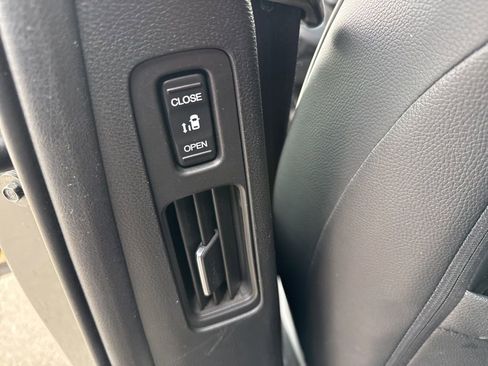 Used 2023 Honda Odyssey Elite image 19
