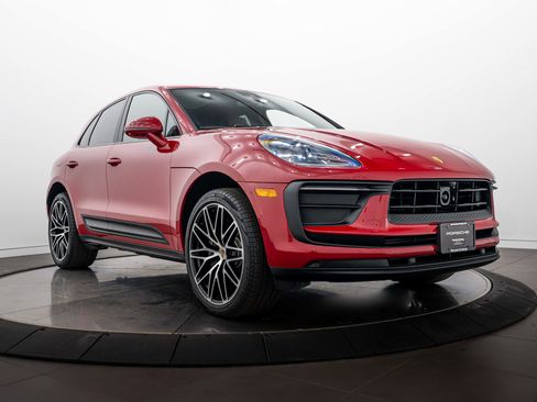 Certified 2026 Porsche Macan AWD/4WD image 9