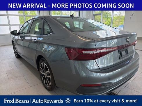 Used 2025 Volkswagen Jetta SE FWD image 3