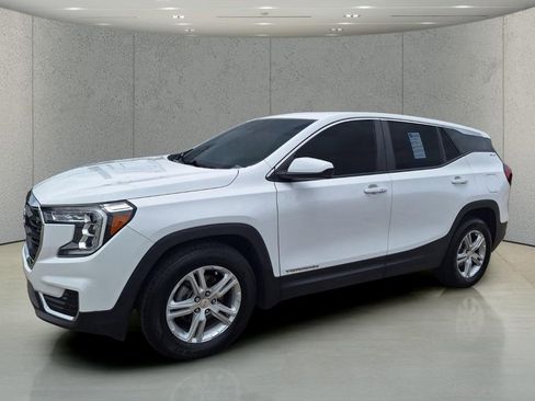 Used 2024 GMC Terrain SLE FWD image 1