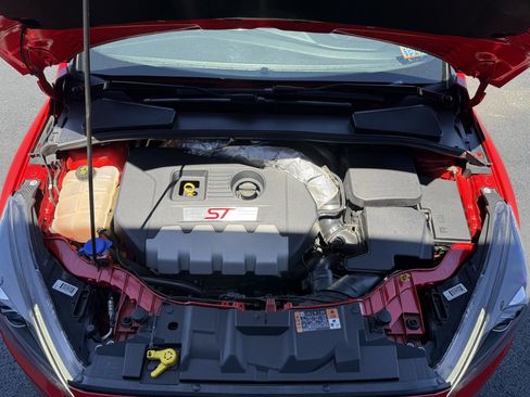 Used 2015 Ford Focus ST w/ Equipment Group 402A FWD image 30