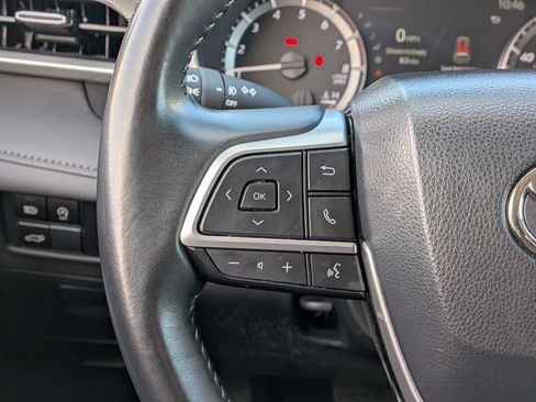 Certified 2023 Toyota Highlander XLE image 35