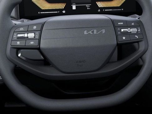 New 2025 Kia K4 LX image 23