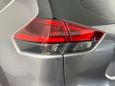 Used 2019 Nissan Rogue S FWD image 35